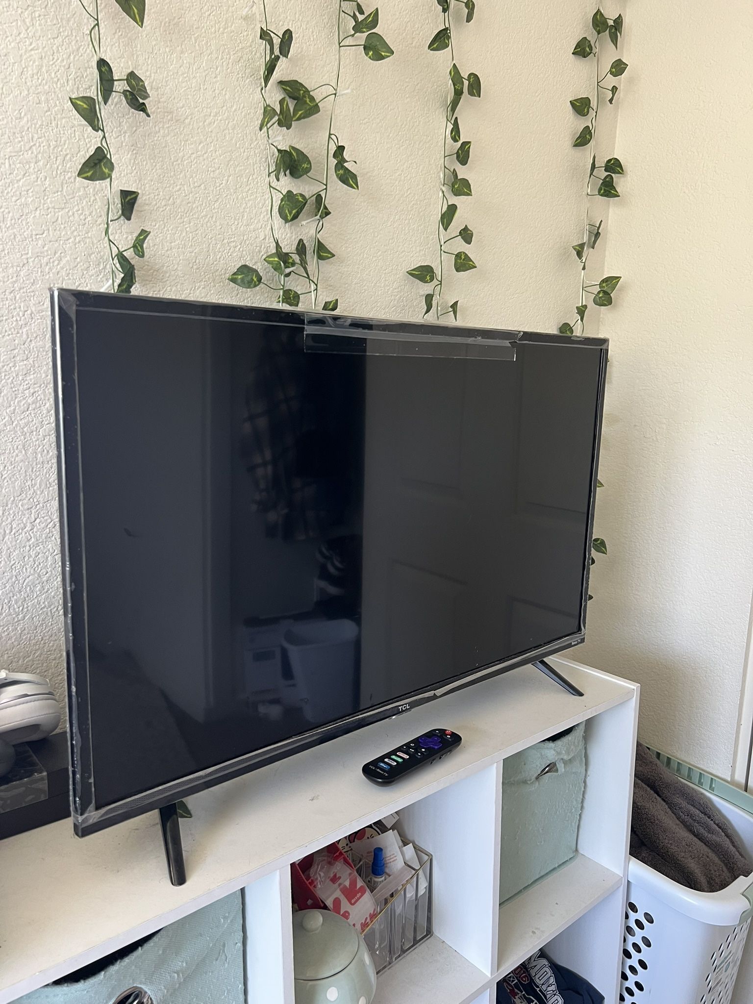 TCL Roku Smart TV – 32” with Remote