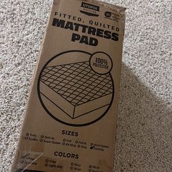 BRAND NEW Cal King Mattress Pad Cover