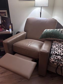Recliner leather tan