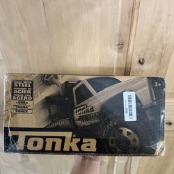 Tonka Steel Classics, Tow Truck - Made with Steel