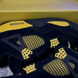 Jordan 4 Retro Yellow Thunder 