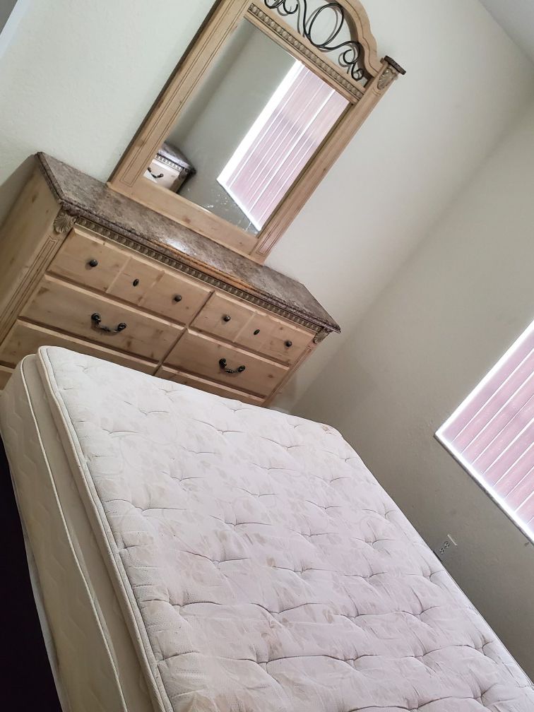 Bedroom Set - Queen Bed, Dresser + Mirror, Nightstand