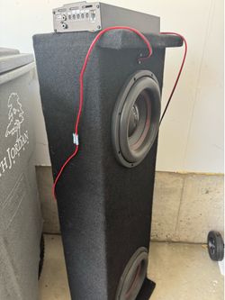 DS18 speakers 2- 12’s & 3000 W amp