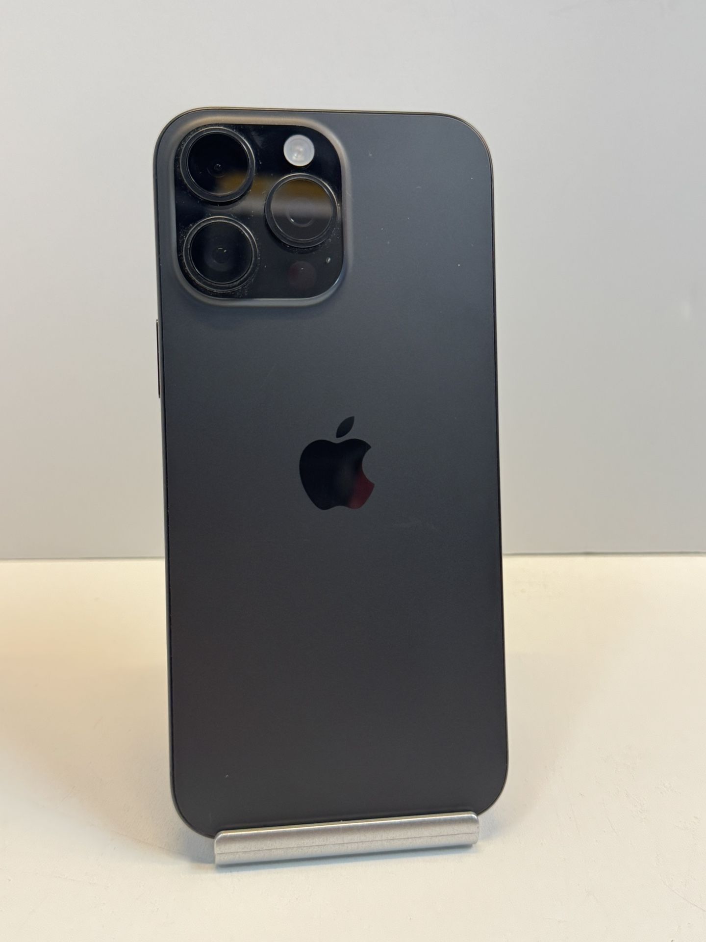 Apple iPhone 16 PRO MAX 256gb. ( Unlocked Cellphone )