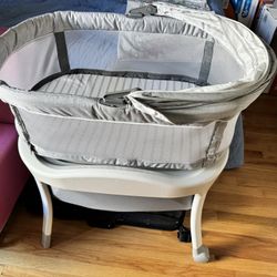 Baby Bassinet Crib Graco