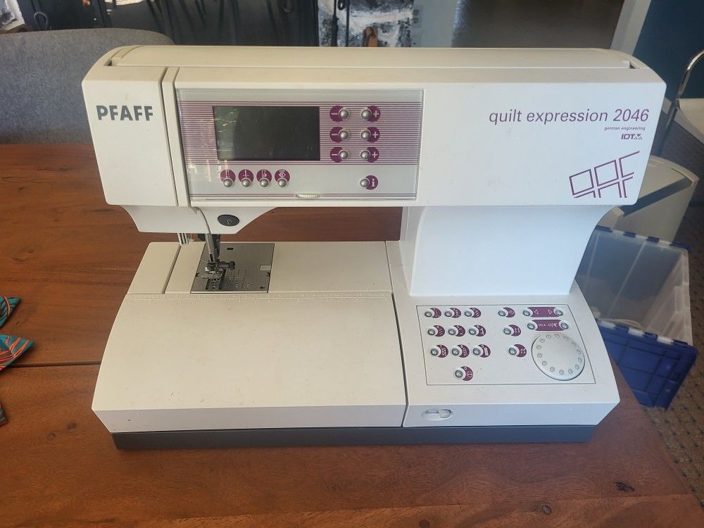 Pfaff Quilt Expressions 2046 Sewing Machine