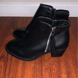 Brand New Booties size 6
