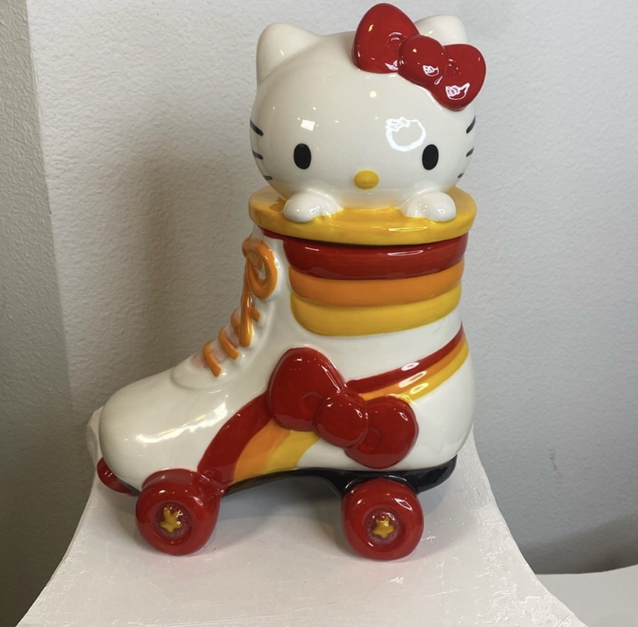 🎀 Rare Hello Kitty Roller Skate Cookie Jar – Collectible & Adorable! 🛼✨