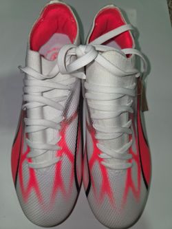 PUMA Women’s Ultra Match FG/AG Soccer Cleat - Women’s Size 6.5