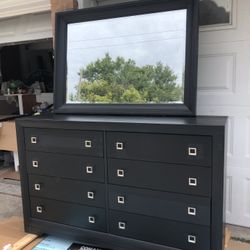Ebony 8 drawer Dresser w/ Beveled Mirror St Cloud