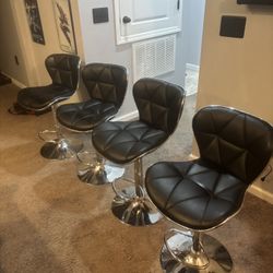 Set Of 4 Barstools 