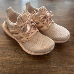 Girls Adidas Ultra Boost Size 5