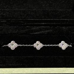 18k white gold Van cleef Alhambra style diamond 5 motifs clover shape stone bracelet