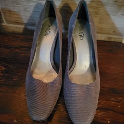 East 5th Grey Leather Heels 
