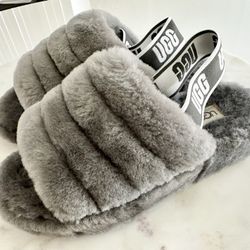 UGG Fluff Slides Slippers Size 7 (women’s)