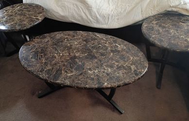Set of 3 coffee table & end tables .