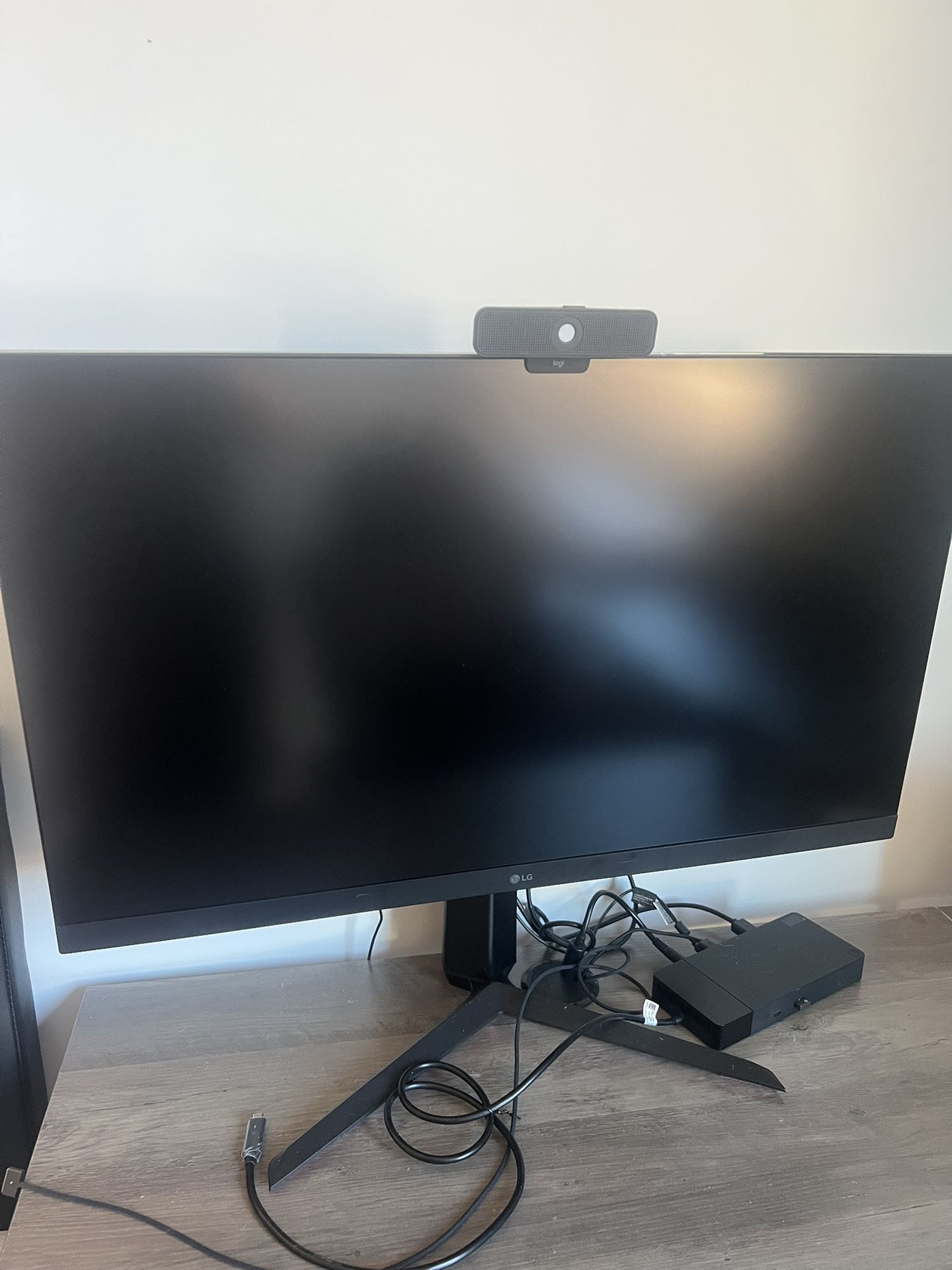 LG UltraGear 32" Monitor and Logitech Webcam C925e