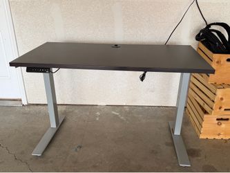 Sit/standing desk