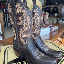esmeralda café boot 