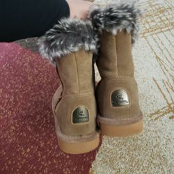 Women's Shoes N boots  ALL RUNS  SIZE   [  6 ]