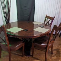Very Nice Dining Table 