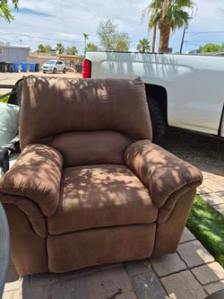 Nice reclining chair!!!