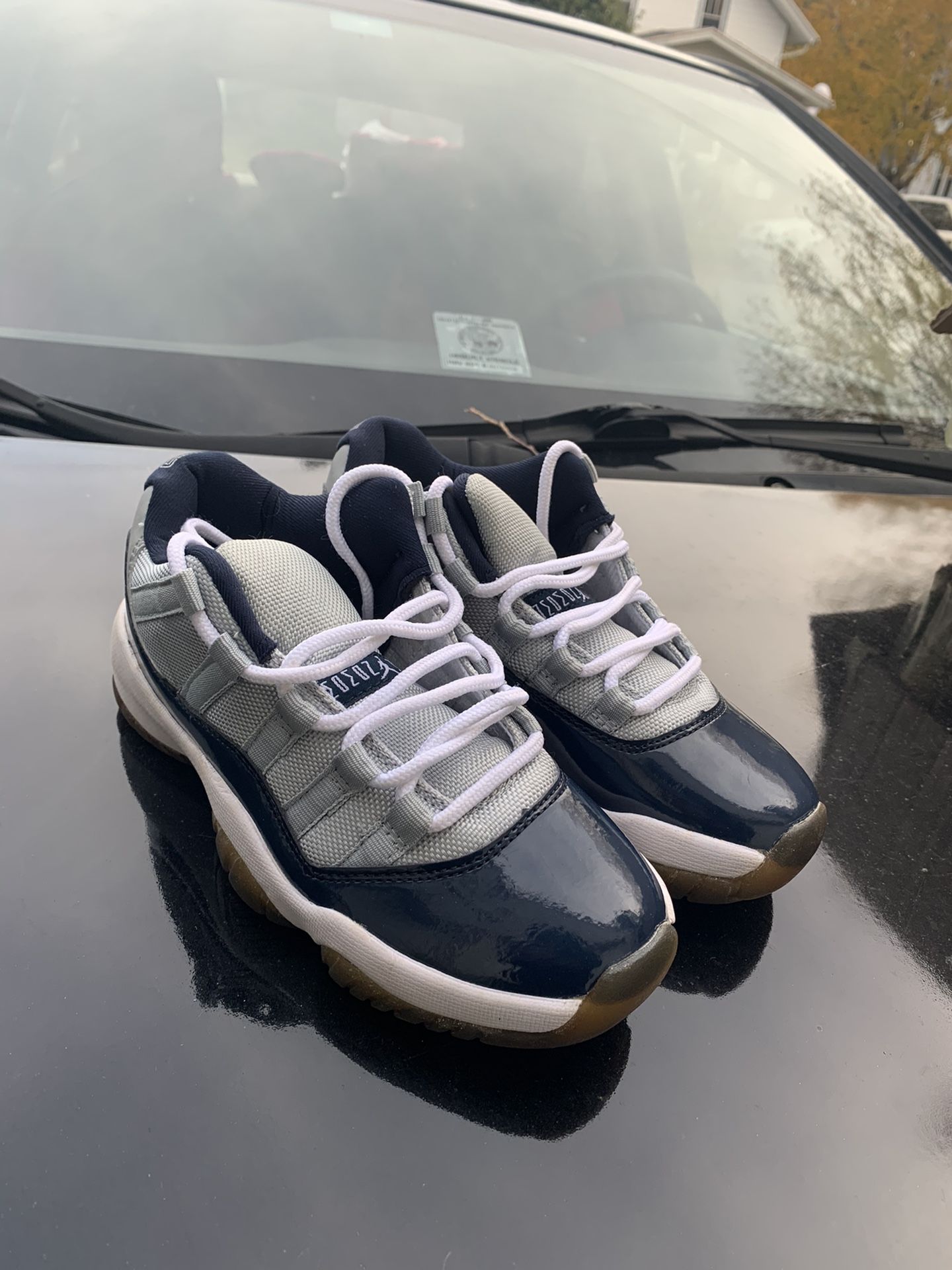 Air Jordan 11 “Georgetown” size 5.5