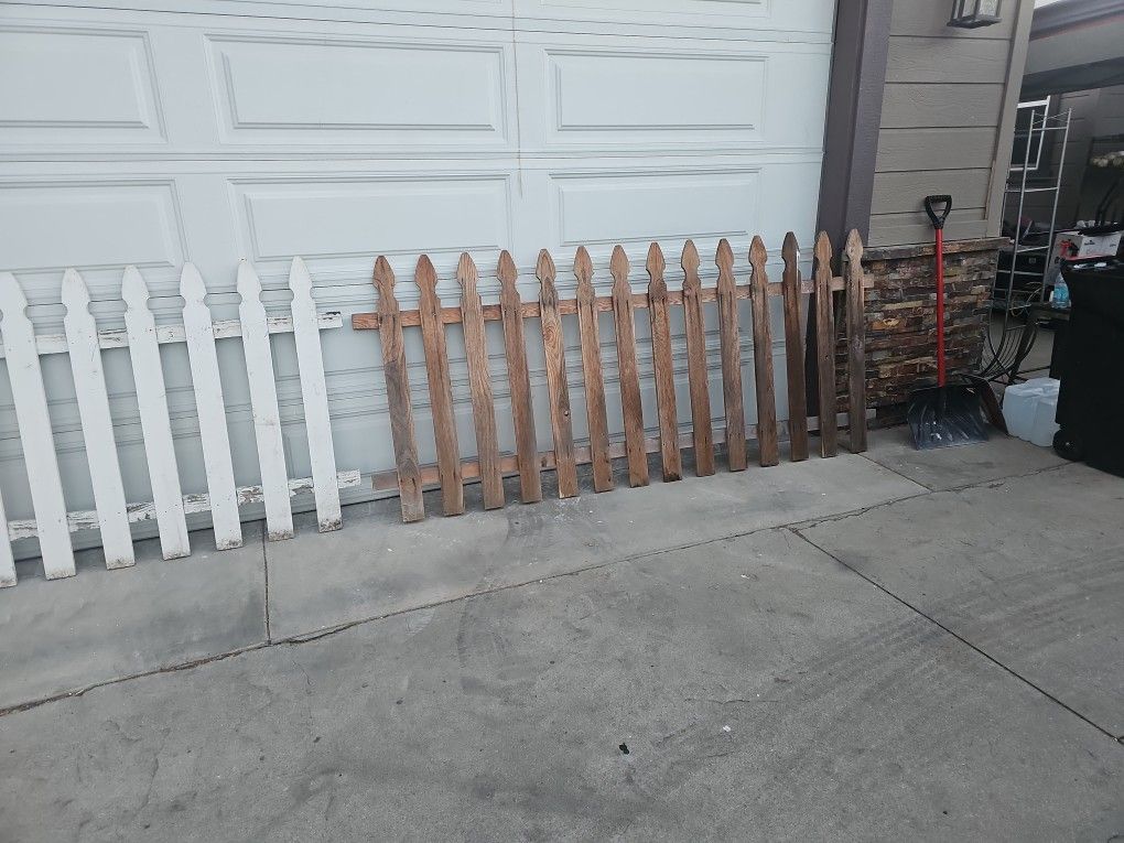 Wood Fence 20.feet LONG ALOT WOOD Mobile Home Or Small Yard