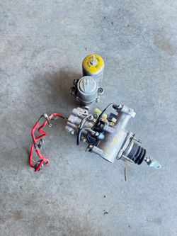 2016 Prius C brake master cylinder and abs pump and accumulator