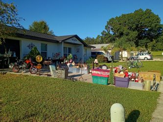 Yard sale 425 whitewing cir minneola 34715