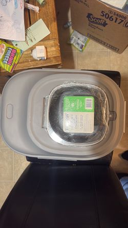 Top Paw Collapsible Pet Food Storage Container – Like New Never Used