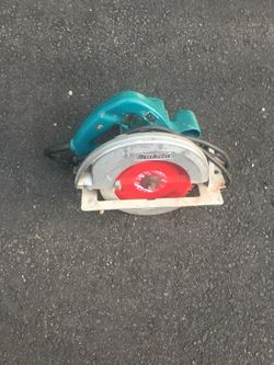 Makita circular saw works good