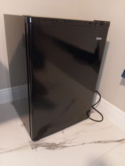 Room refrigerator