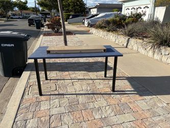 IKEA desk/table FREE