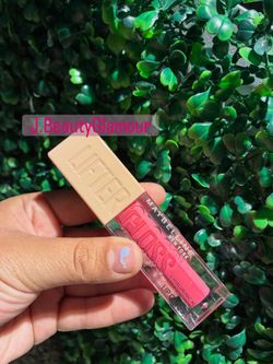 Maybilline gloss 🤩