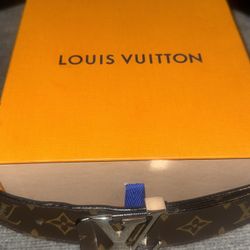 Louis Vuitton Belt - Authentic- Reversible- Exceptional Condition 