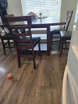 Kitchen table with 6 chairs
