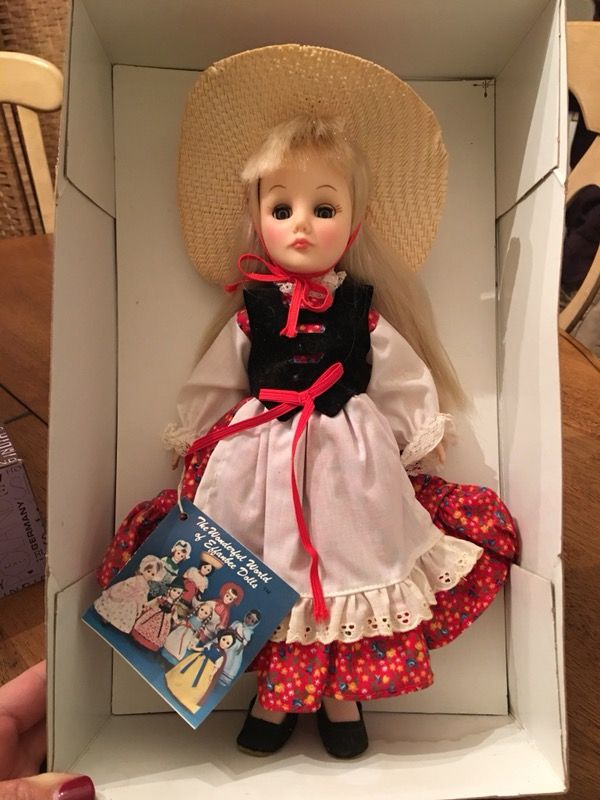 Vintage 1975 Wonderful World of Effanbee Dolls GERMANY#1103 11” vinyl doll. Fully jointed,rooted hair and sleepy eyes. **stain in box and box taped p