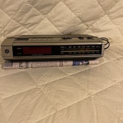 Vintage GE Am/fm Clock Radio