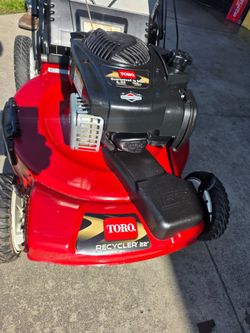 TORO GAS 22"IN RECYCLER SELF PROPELLED LANW MOWER  LIKE NEW