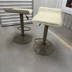 2 Barstools (height adjustable)