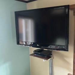 2 Flat Screen TVs/ One LG/ One Vizio