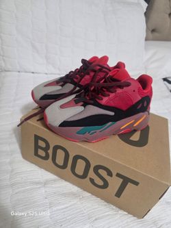 YEEZY BOOST