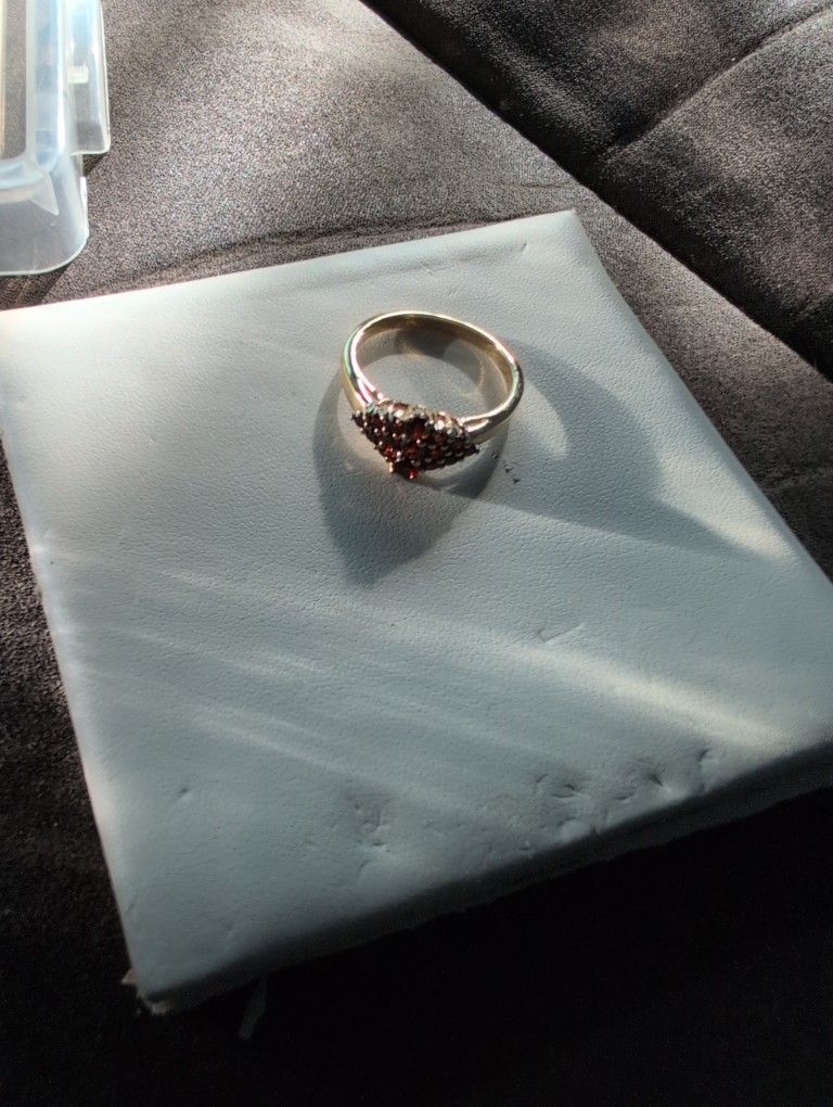 Ring Yellow Gold with Garnet stones