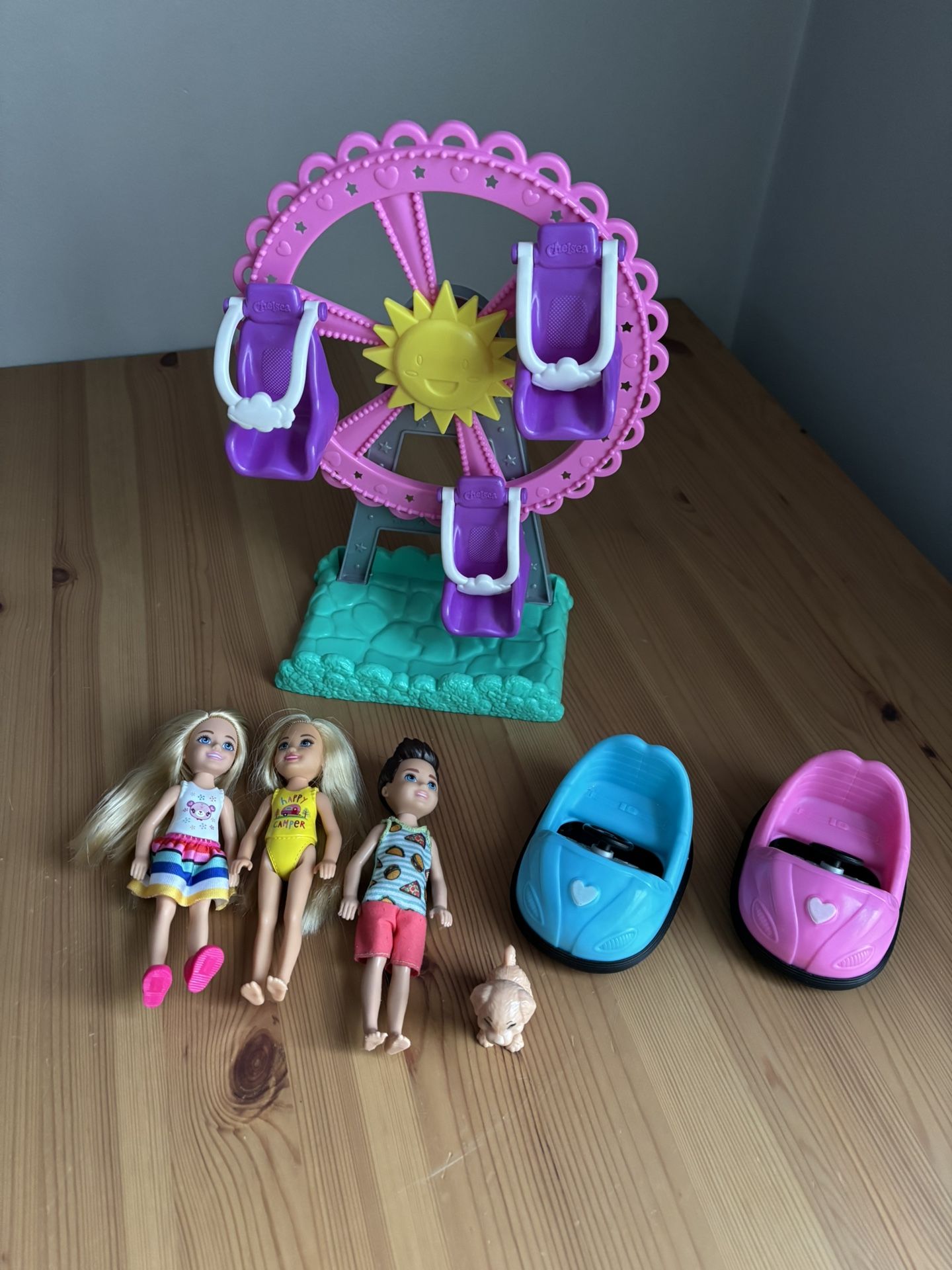 Barbie Club Chelsea Carnival Playset Spinning Ferris Wheel Bumper Cars Dolls Lot
