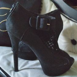 Ladies Heels Size 6