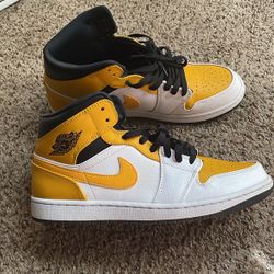 Jordan 1 University Gold