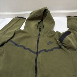 OG Olive Nike Tech Fleece Set
