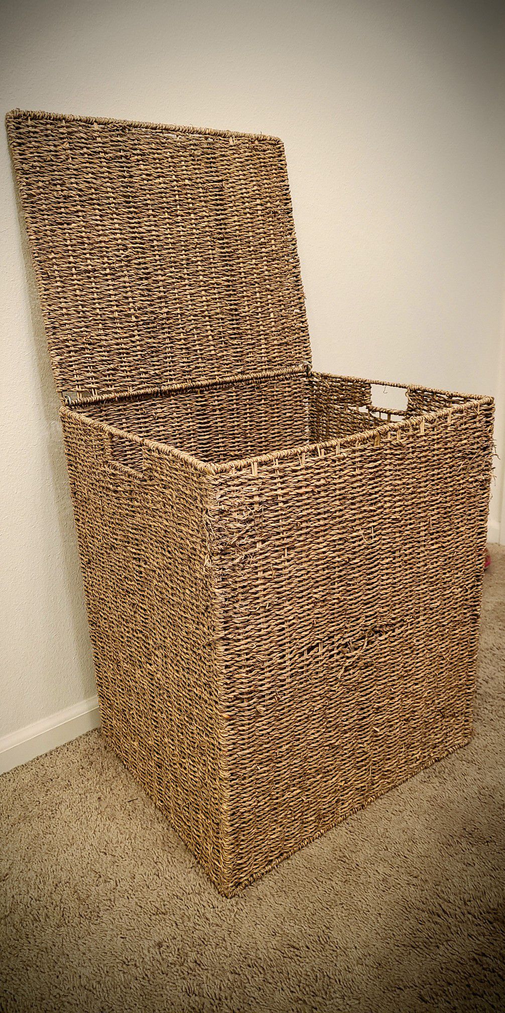 Extra large Wicker laundry basket/hamper
