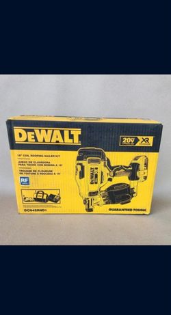 DeWalt 15° Coil Roofing Nailer Kit